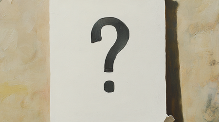 Een notieblok met daarom een vraagteken geschreven